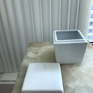 POTTERY BARN covered storage conister  by Pottery Barn.  White jar 5”x5 1/4”
